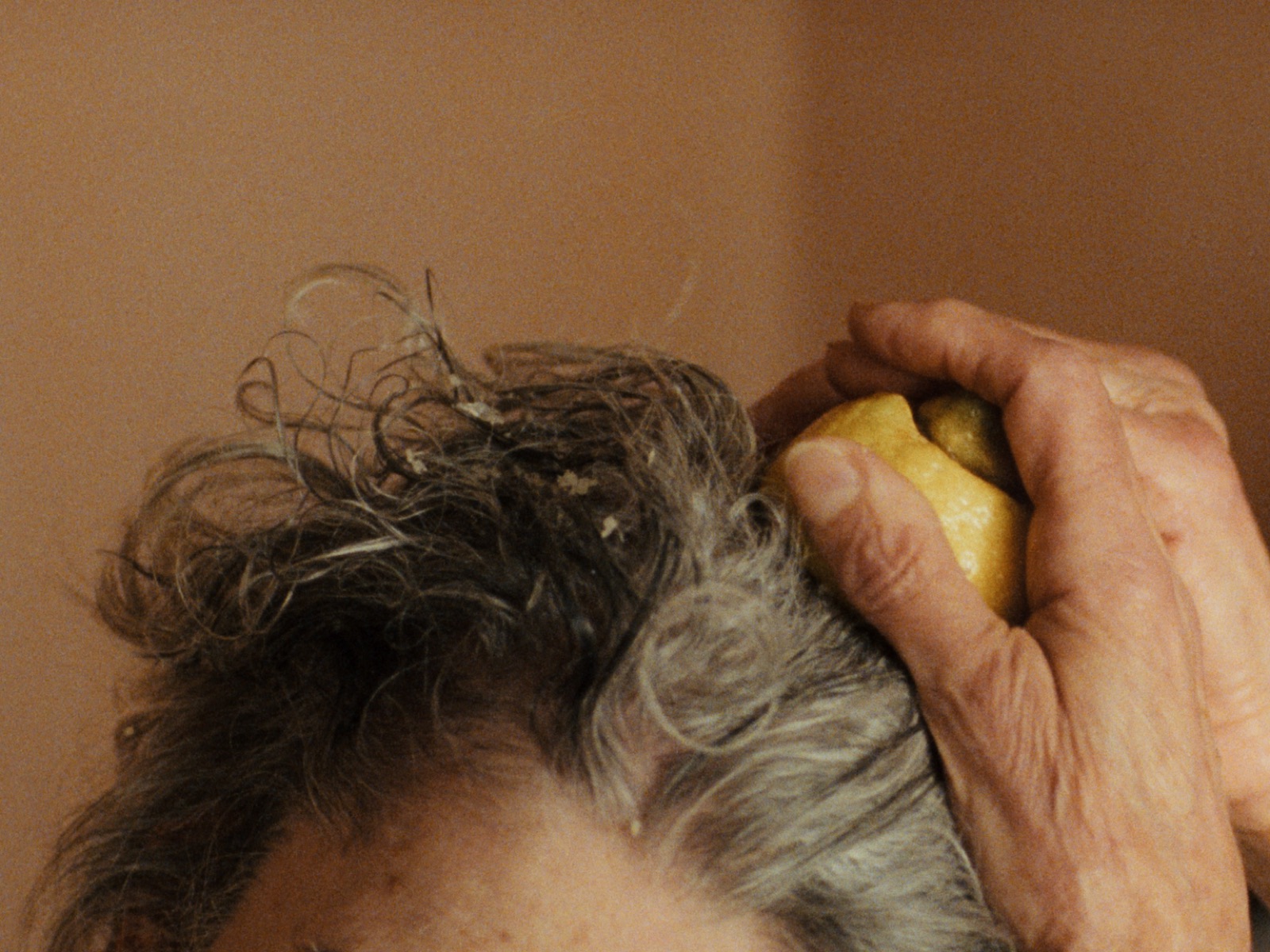 Último Canto — cabelo limao