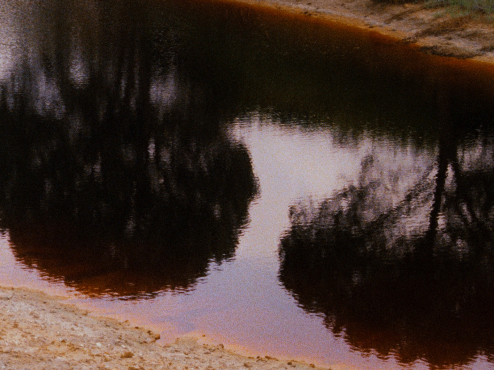 Último Canto — mina reflexo
